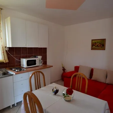 In Vrvari With Balcony, Air Conditioning, Wifi, Washing Machine Appartamento *