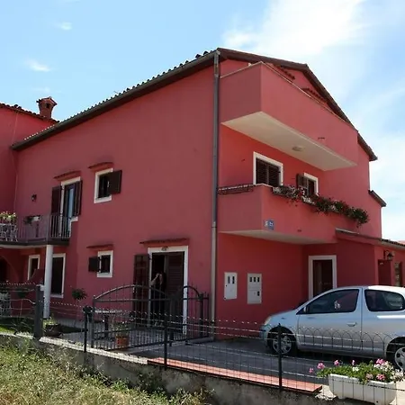 In Vrvari With Balcony, Air Conditioning, Wifi, Washing Machine Appartamento