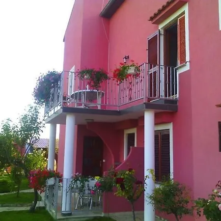 In Vrvari With Balcony, Air Conditioning, Wifi, Washing Machine