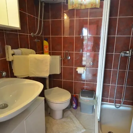 In Vrvari With Balcony, Air Conditioning, Wifi, Washing Machine